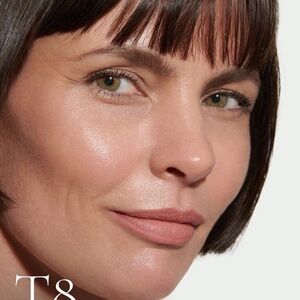 T8 SEAMLESS SKIN ENHANCING TINT NEW UNUSED BOXED